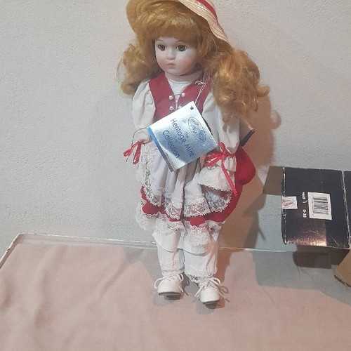Porcelain doll The Haritage Mint Collection new