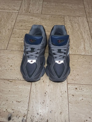 New Balance 9060 αθλητικά σαν καινούργιο, μέγεθος 44, γκρι και μπλε