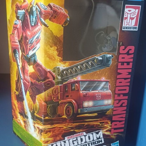 War for Cybertron Kingdom Voyager class Autobot Inferno figure like new