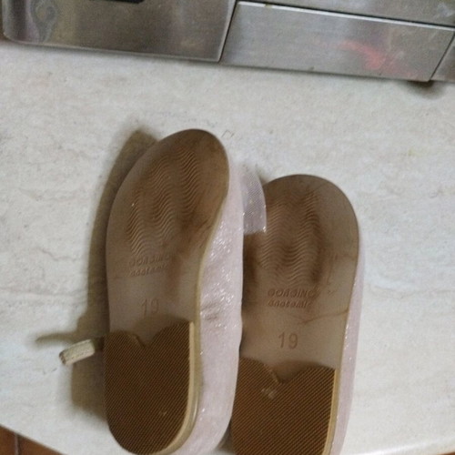 Gorgino baby shoes size 19 like new