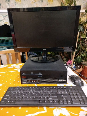 Σετ πύργος Lenovo ThinkCentre, οθόνη LG 22' και πληκτρολόγιο με ποντίκι μεταχειρισμένα