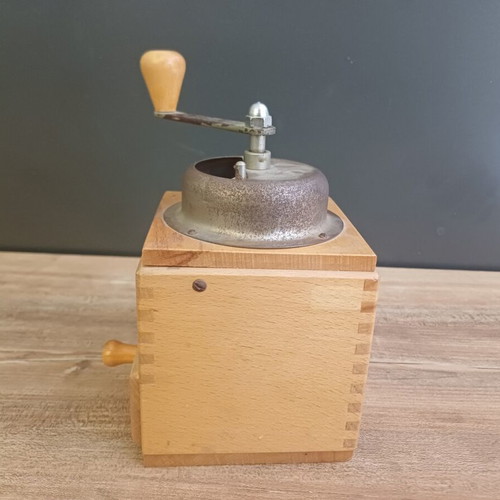 Klingenthal Wooden Coffee Grinder like new, 1950s-60s