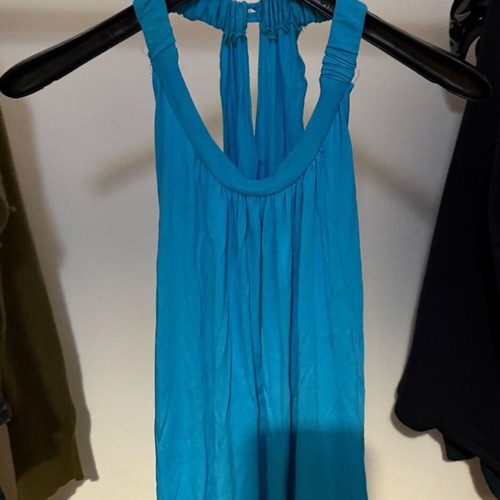 Women's sleeveless top turquoise like new, open back, elastic hem