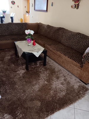 Corner sofa 3.30×2.20 like new, camel color