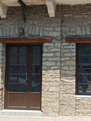 Κατάστημα 45τμ ανακαινισμένο σε λιθόκτιστο κτίριο Μακρυνείας Παπαδάτες