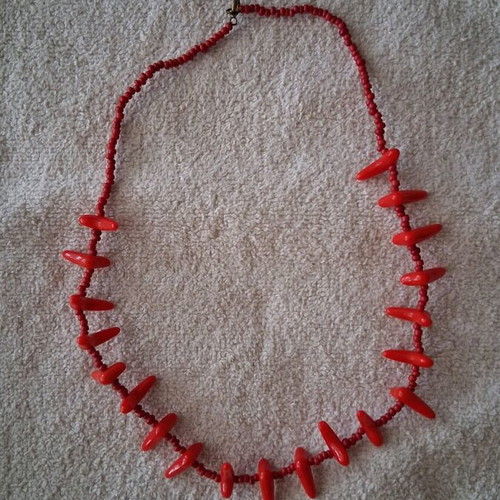 Necklace red, like new, barely worn