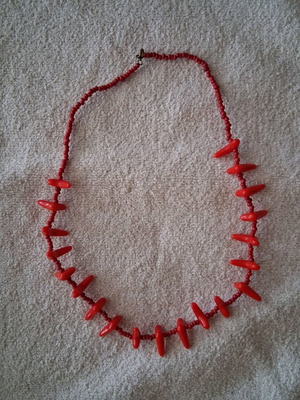 Necklace red, like new, barely worn