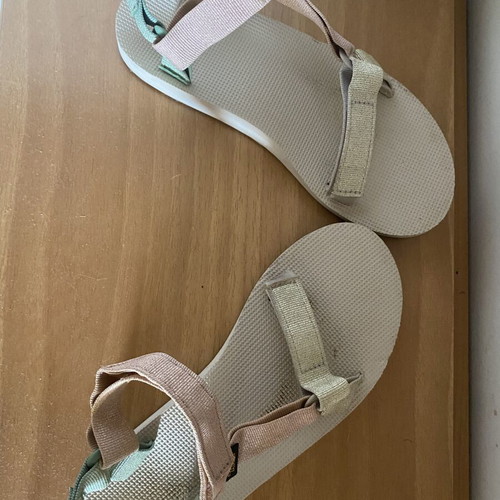 Teva sandals like new, size 39, beige multicolor