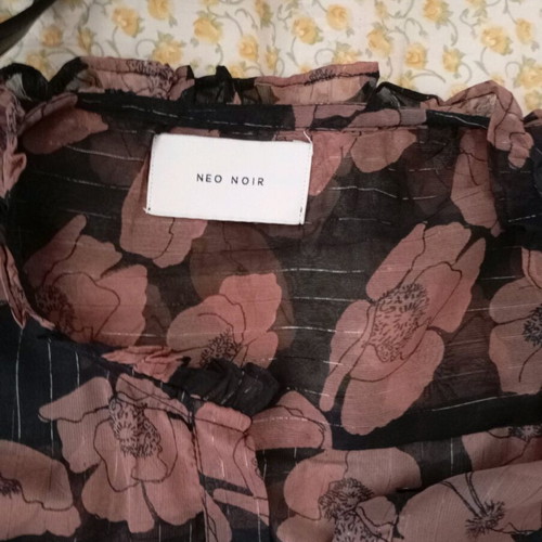 Neo Noir women's shirt size M like new