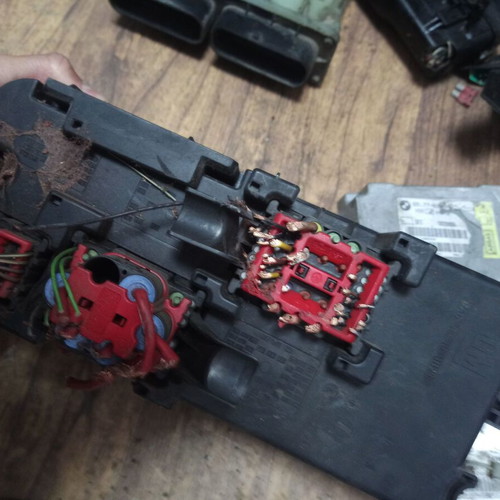 Fuse box for Opel Vectra C 13112917 AJ used