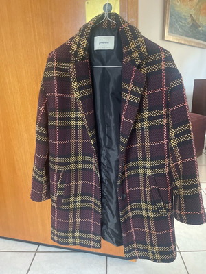 Stradivarius checked coat small size, like new