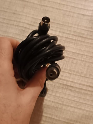 Black TV antenna cable, 5.10 meters, male to female