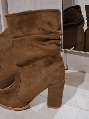 Castor boots Trendyol brown new with heel