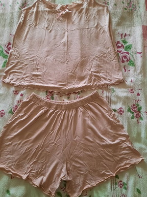 Pajama set pink like new, sizes L and XL
