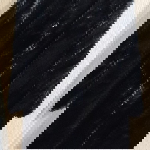 Αφορετη γούνα medium μαύρη με κοντό πέλος και στρογγυλό γιακά καινούργια