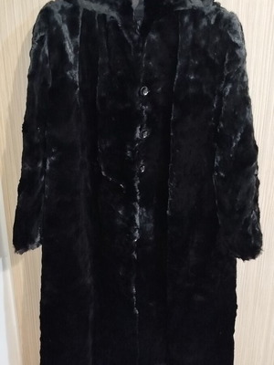 Fur medium black with short pile and round collar new