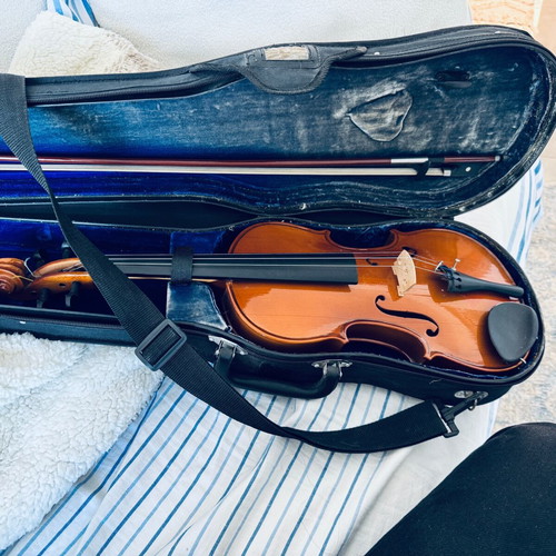 Yamada beginner violin with case like new