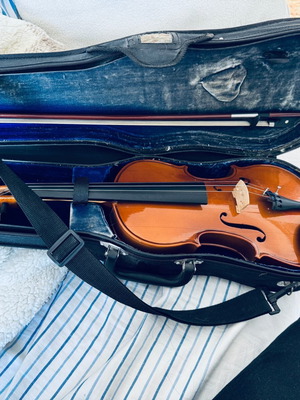 Yamada beginner violin with case like new