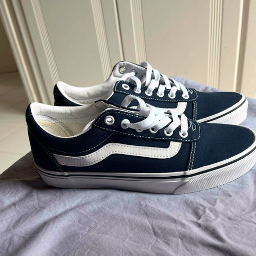 Vans athletic shoes new, dark blue size 39
