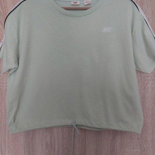 Levi’s women’s t-shirt size M like new, light green