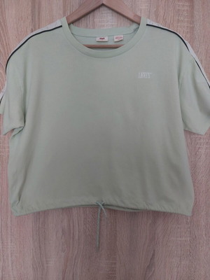 Levi’s women’s t-shirt size M like new, light green