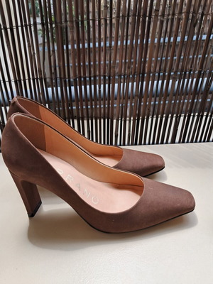 Carrano brown pumps size 38 used, worn twice