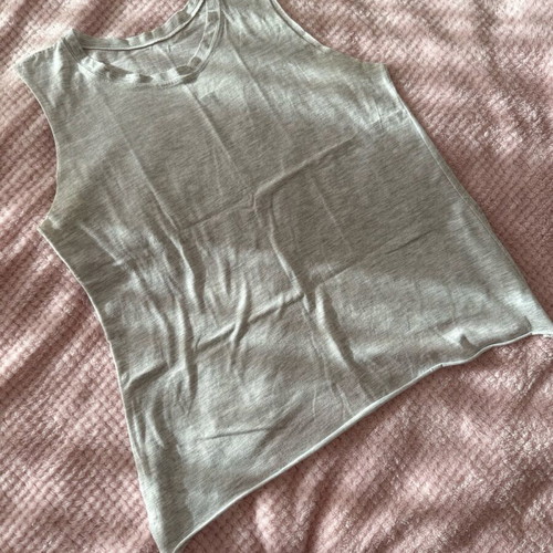 Sleeveless top gray like new, size M