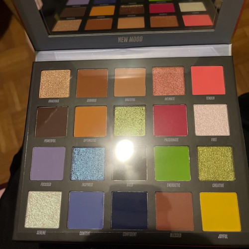 New Mood makeup palette new, 20 shades