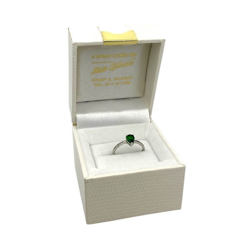 Silver ring like new with 16 Swarovski crystals and emerald size N15
