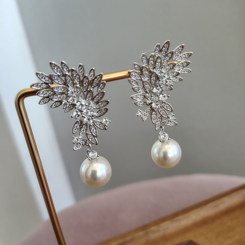 Silver plated earrings with pearls and zirconia