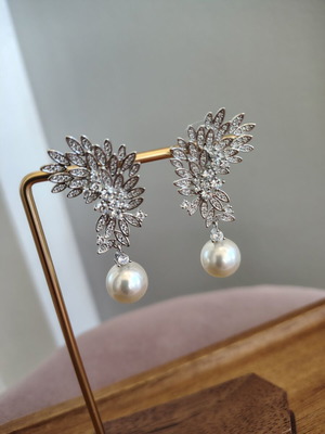 Silver plated earrings with pearls and zirconia