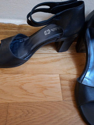 Ragazza black sandals with 5cm heel like new