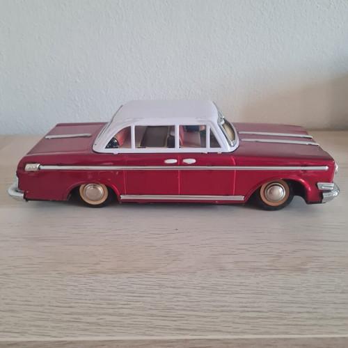 Large Limousine 1:15 Tin Car, like new, battery operated