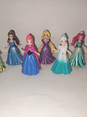 Disney Princess Magiclip Mattel 6 dolls and 1 dress used pack