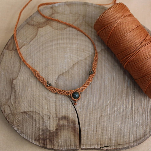 Macrame necklace orange with nephrite new