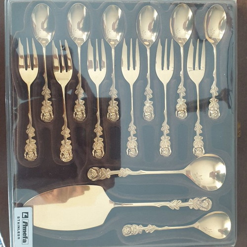 Amefa dessert set 15 pieces new, gold color