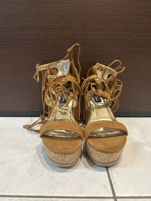 Replay platform sandals like new, brown with laces and fringes