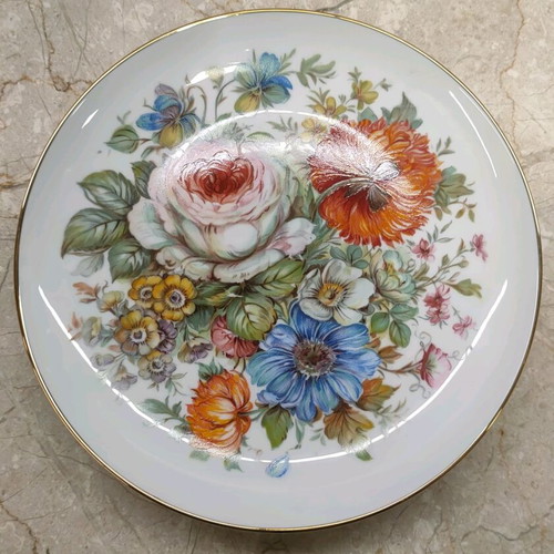 Kaiser decorative wall plate like new with hand-painted floral design