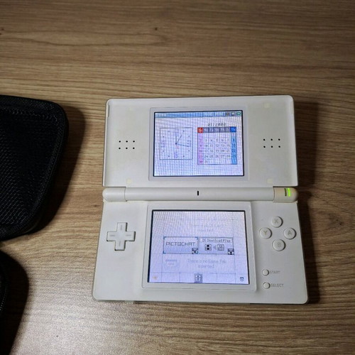 Nintendo DS Lite White like new with case and charger
