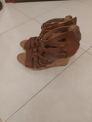Sandals platforms new, brown, size 38.5