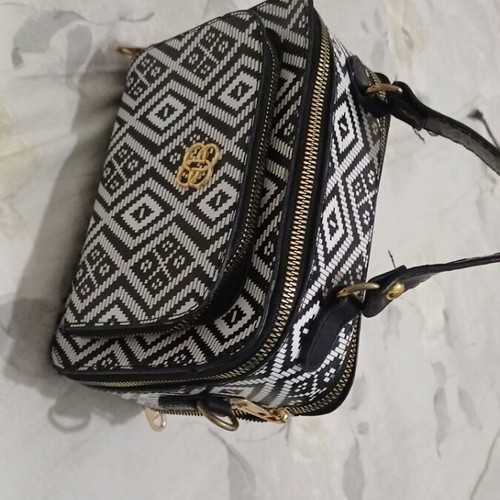 Black and white handbag with dual zipper and spacious interior
