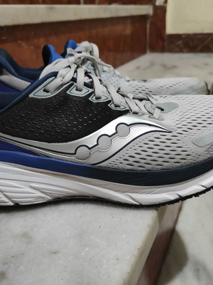 Saucony Guide 17 Vibram athletic shoes size 45 used, black and gray