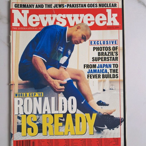 Newsweek collection like new, pack of 27 old magazines