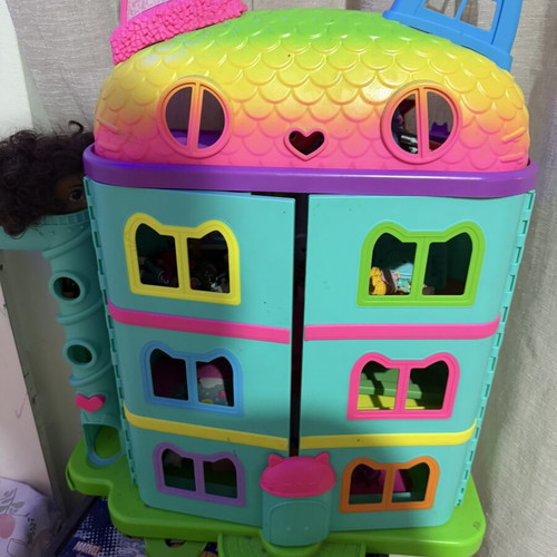 Gabby dollhouse with extra figures and large doll, like new