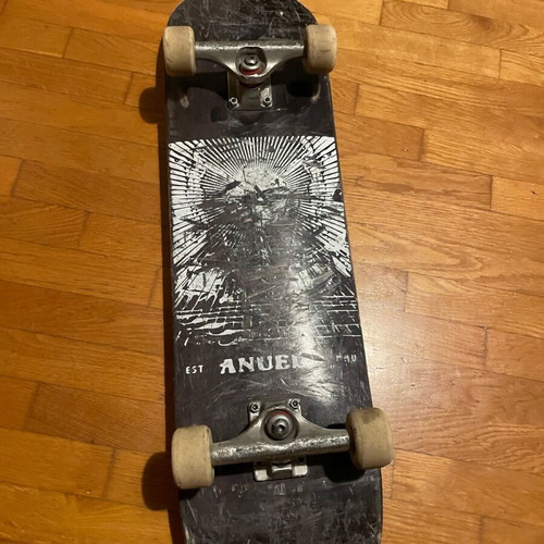 Skateboard professional used with Anuel deck, Independent trucks, Spitfire wheels
