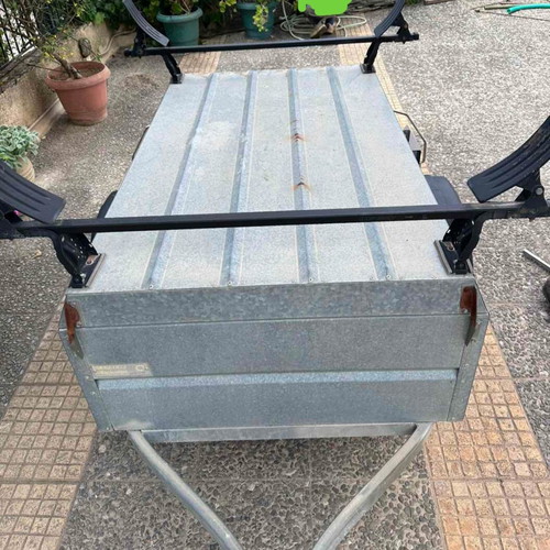 Car roof box used, lightweight with lid