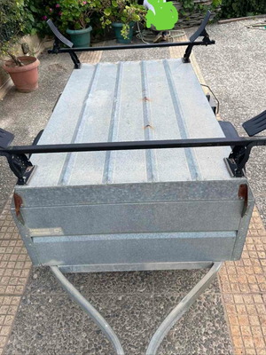 Car roof box used, lightweight with lid