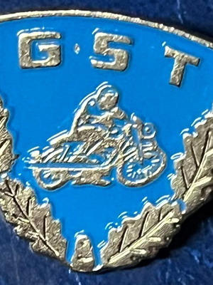 Μεταλλική καρφίτσα GST με μοτοσυκλέτα και sidecar, σαν καινούργια vintage