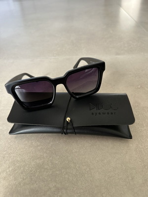 Dilós Eyewear Unisex Sunglasses Like New, Black Square Frame