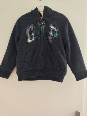 Gap jacket for boy 5 years like new with fur lining